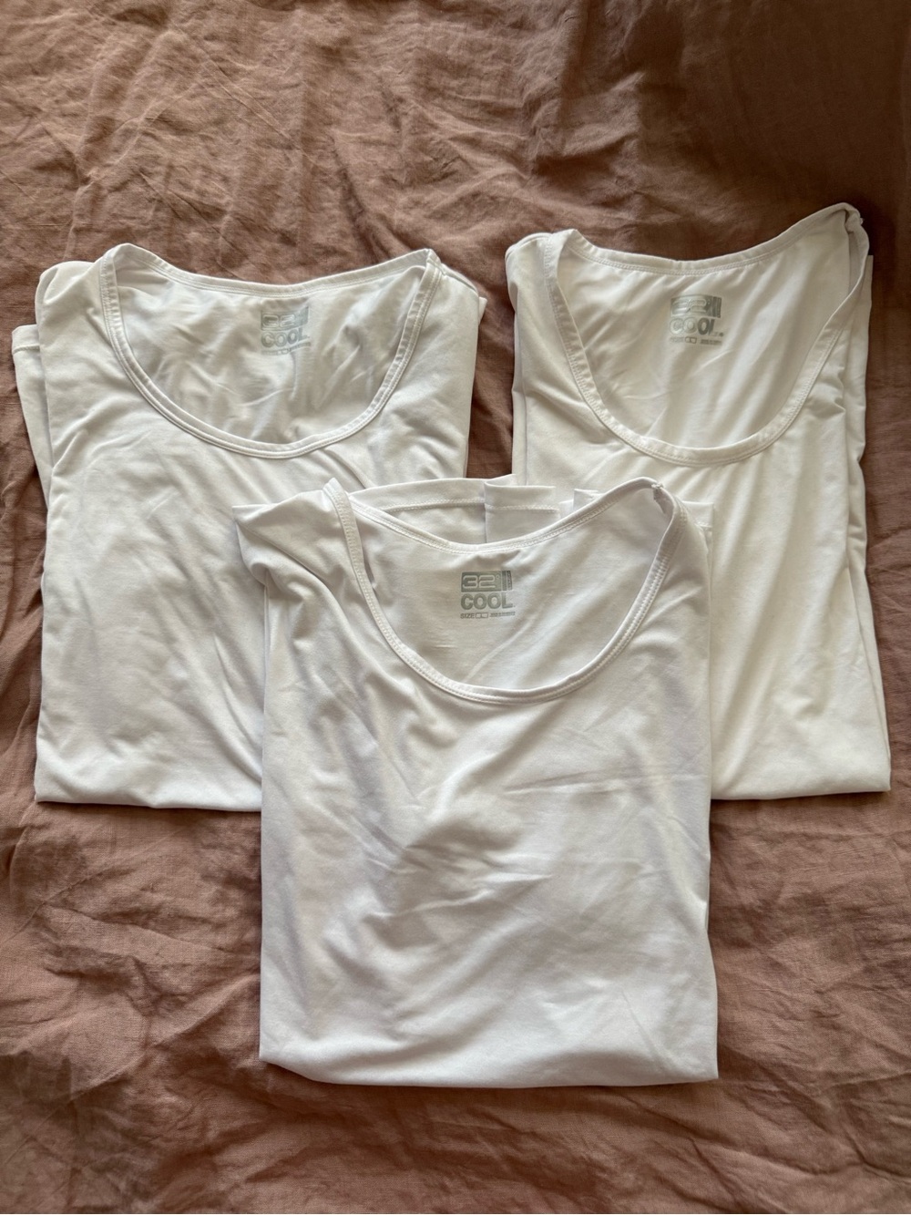 32 Degrees Women’s White Short Sleeve Scoop Neck Tees - 3 Pack